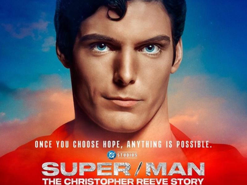 Plakaten til Super/Man the Christopher Reeve story med et billede af Reeve i rollen som Superman.