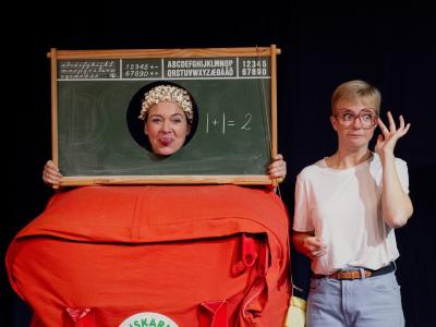 Billede af de to skuespillere fra teaterstykket Popcorn.